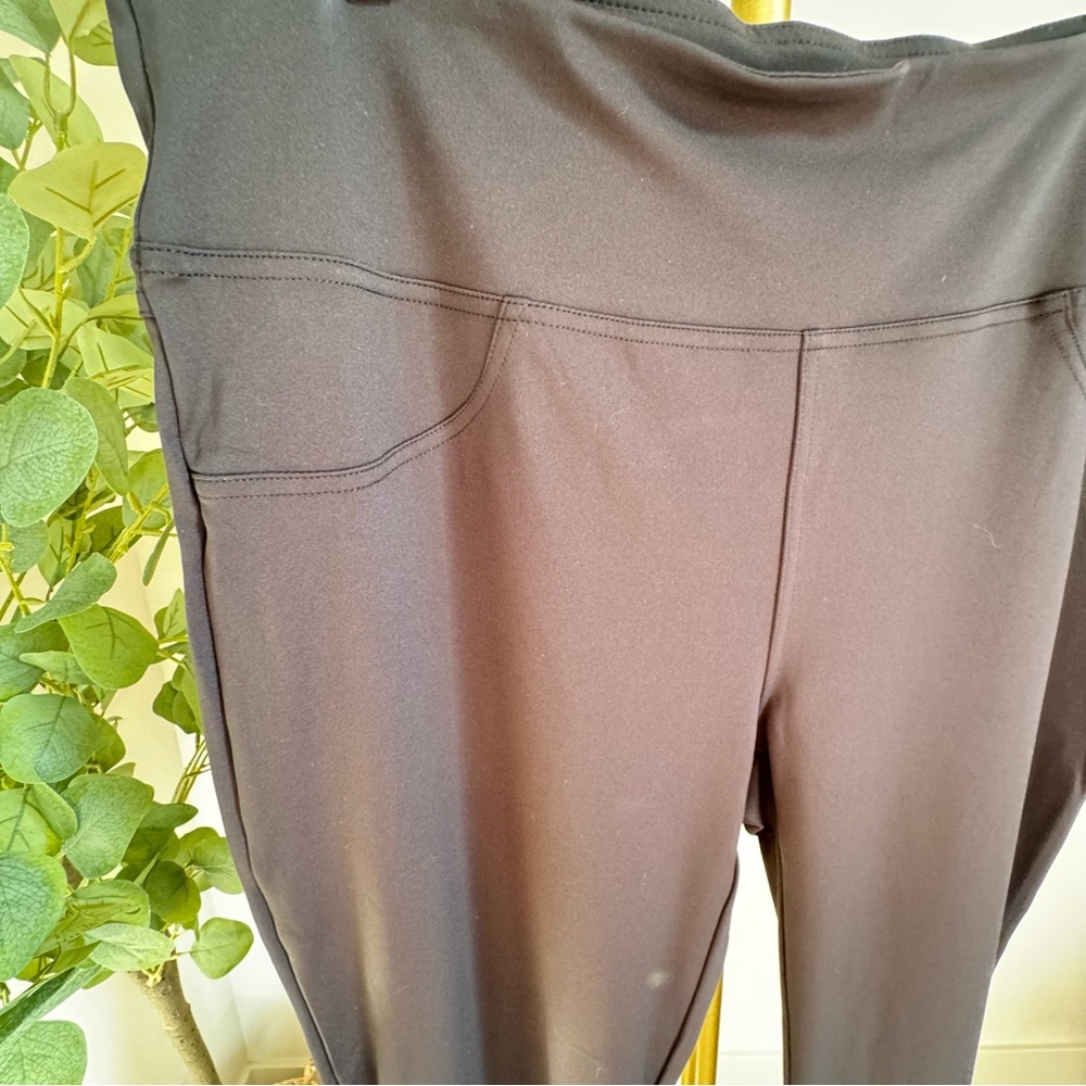 Halara pull on Flare pants. Size Large (tall) - Picture 8 of 9